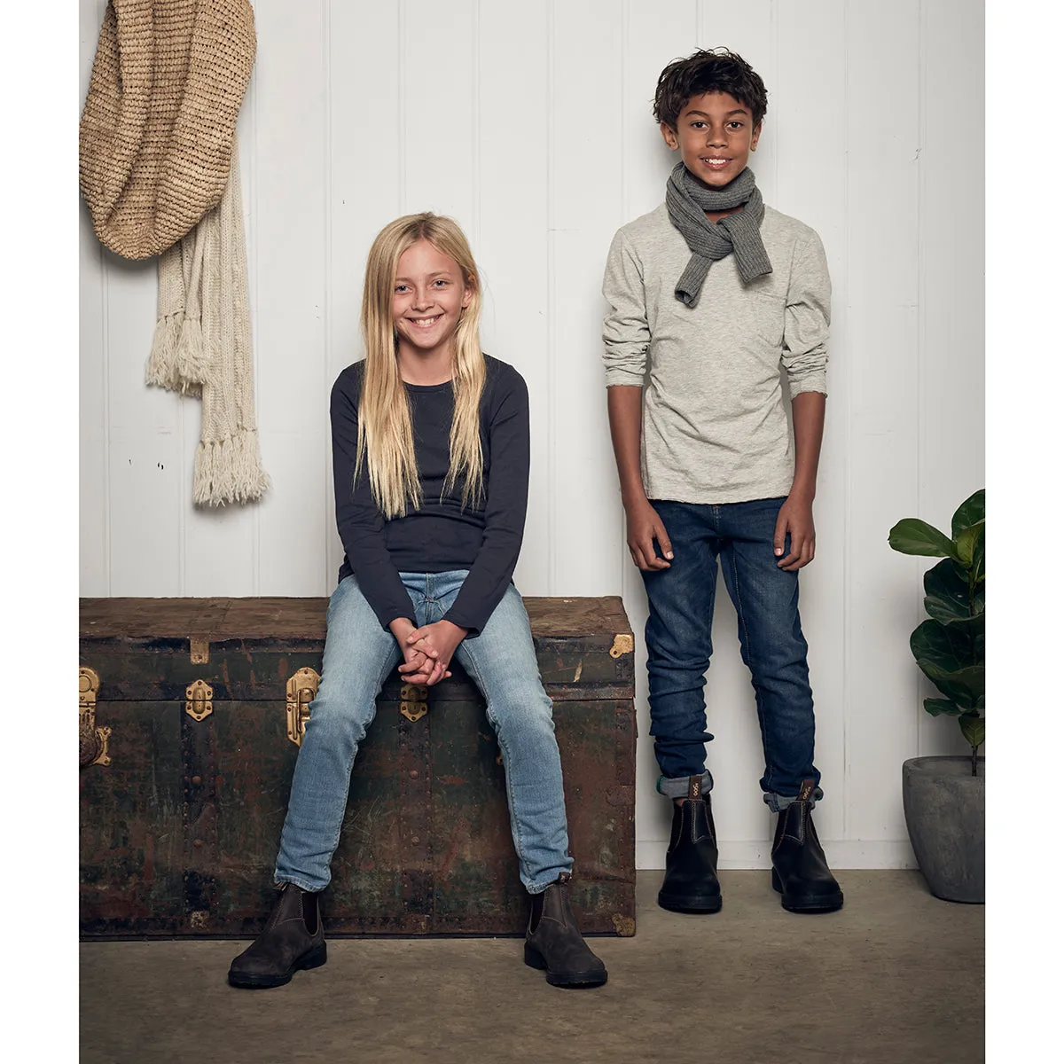 Blundstone Kids 565 Chelsea Boots (Rustic Brown)