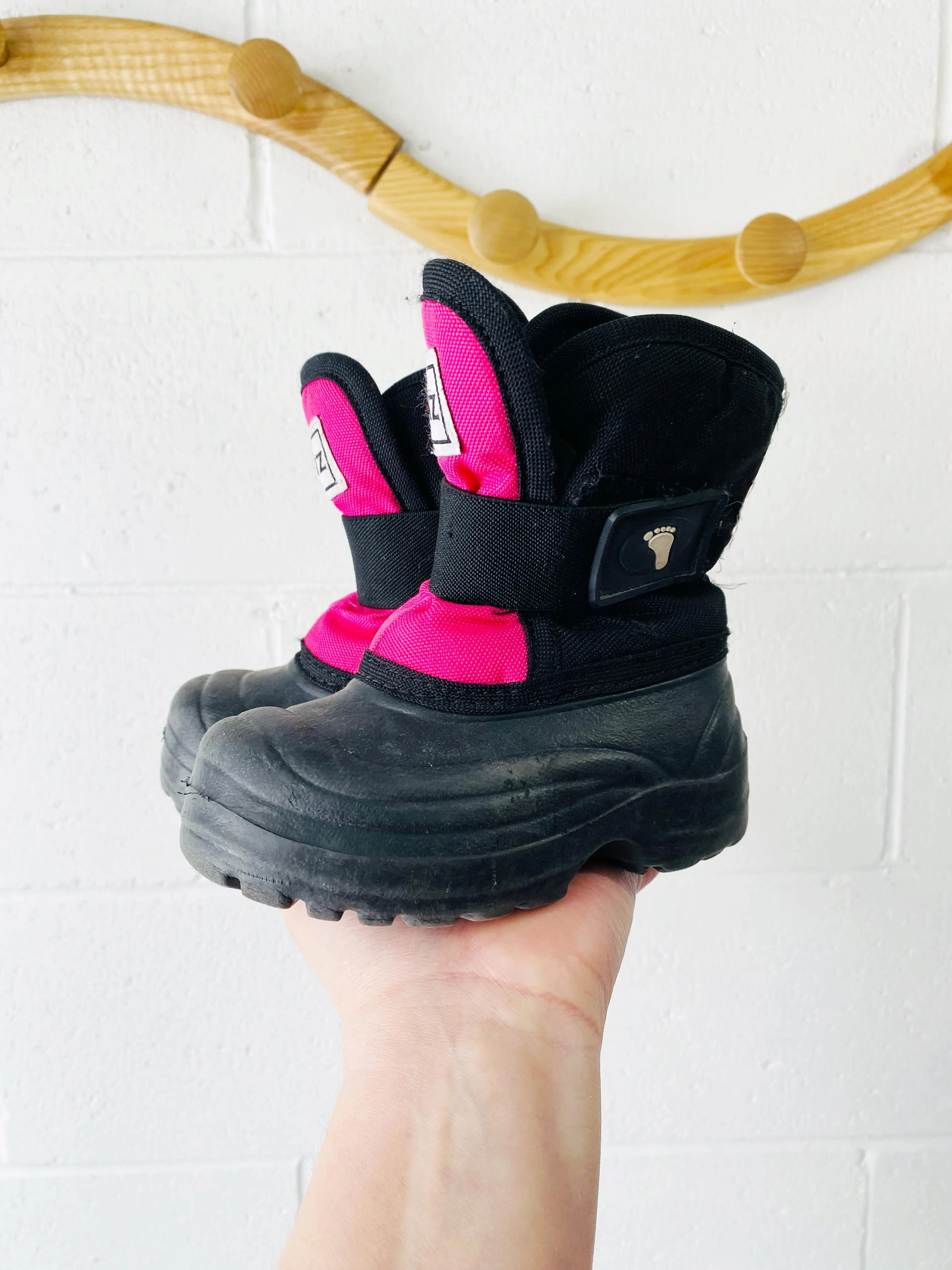 Pink   Black Scout Winter Boots, size 5