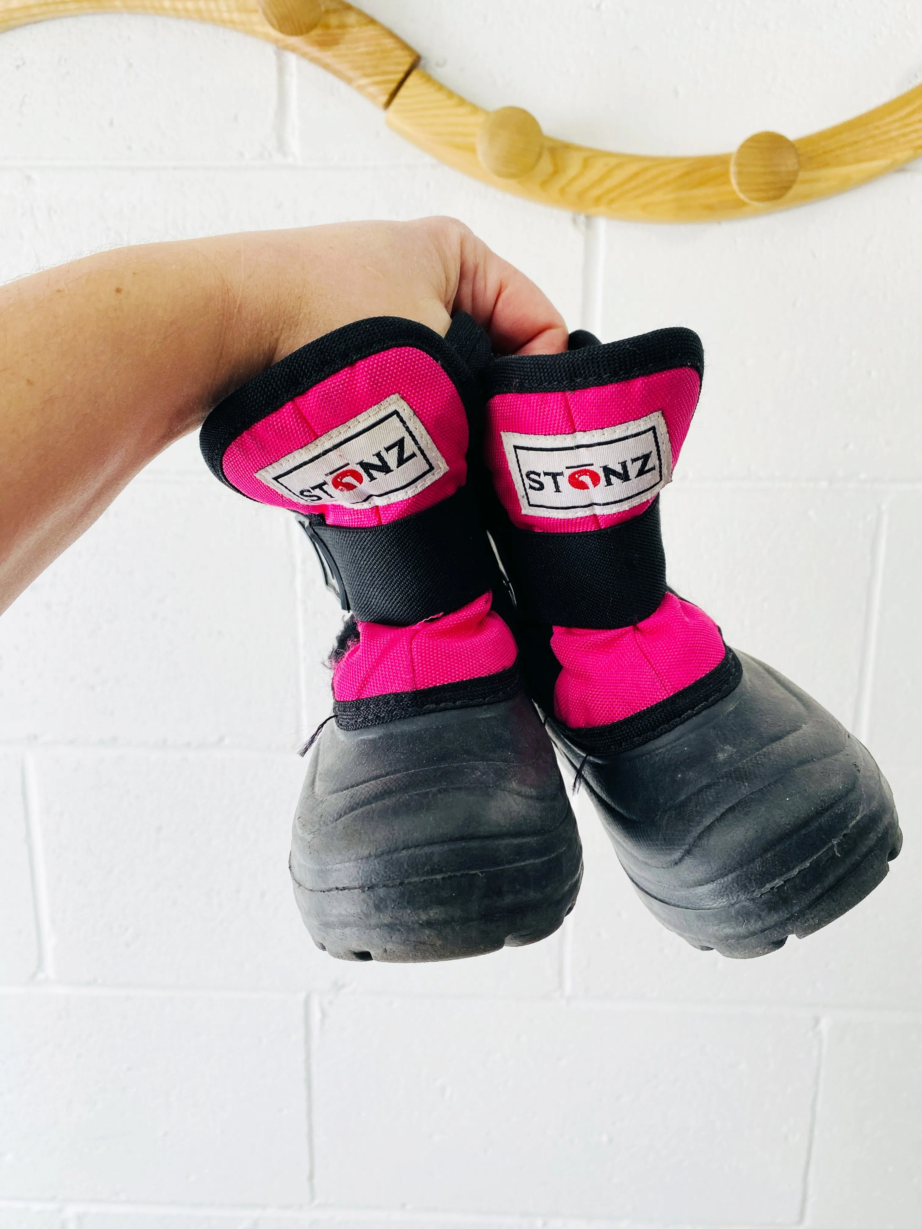Pink   Black Scout Winter Boots, size 5