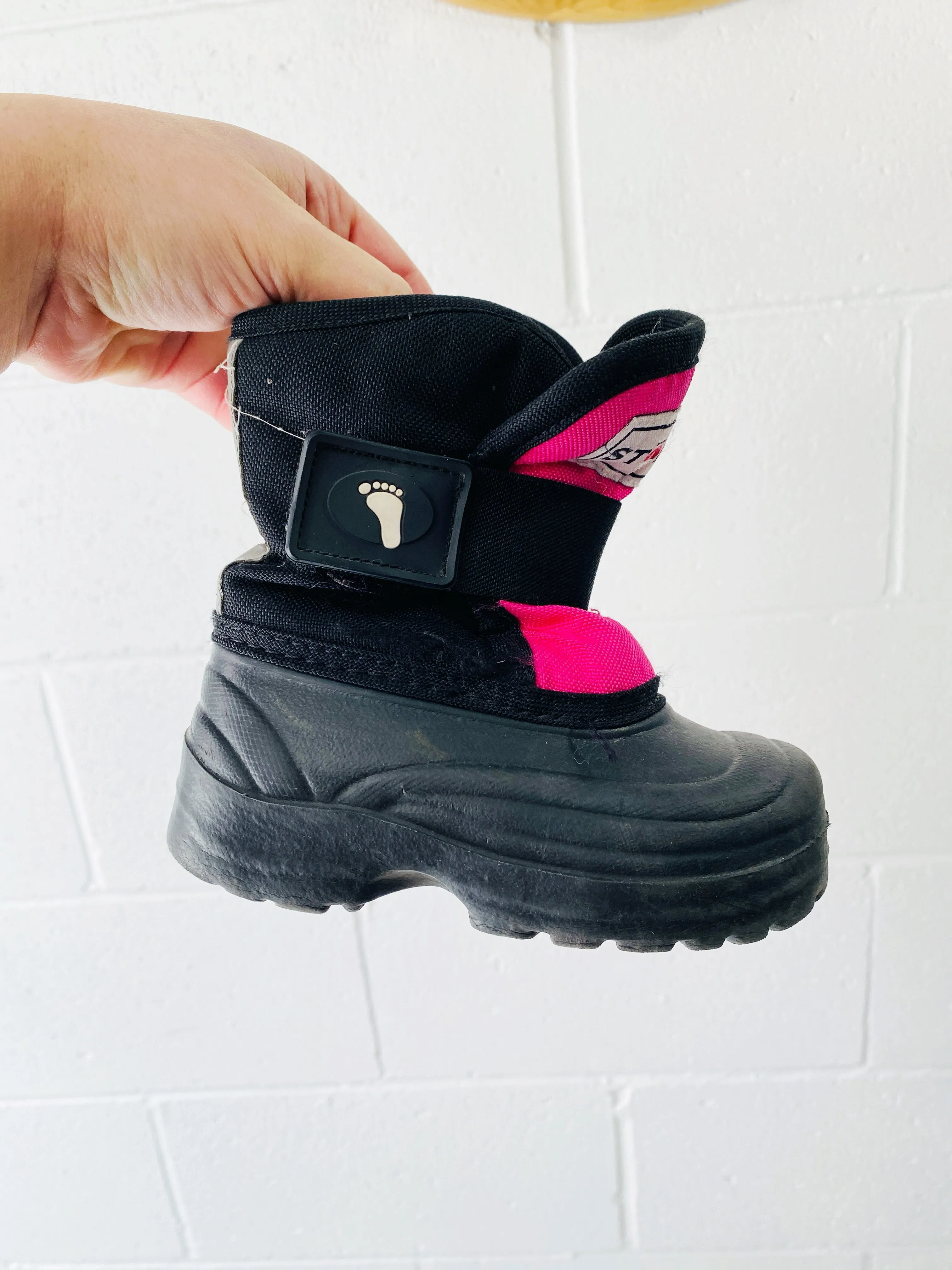 Pink   Black Scout Winter Boots, size 5